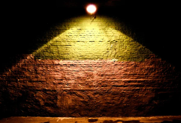 Mattone illuminato muro di sfondo — Foto Stock