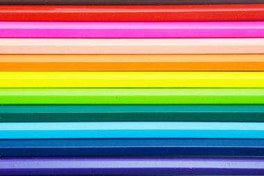 Beyaz arka plan üzerinde renkli kalemler izole doku formu.