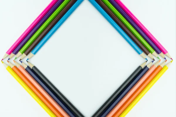 Frame form mångfärgade pennor isolerad på vit bakgrund. — Stockfoto