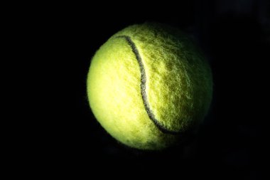 Çarpıcı Aydınlatılmış Açı Tenis Topu