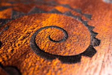 Tahtaya kabile stili işlemeli makro çekim.