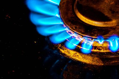 Yanan gaz sobası ocağını soyutla