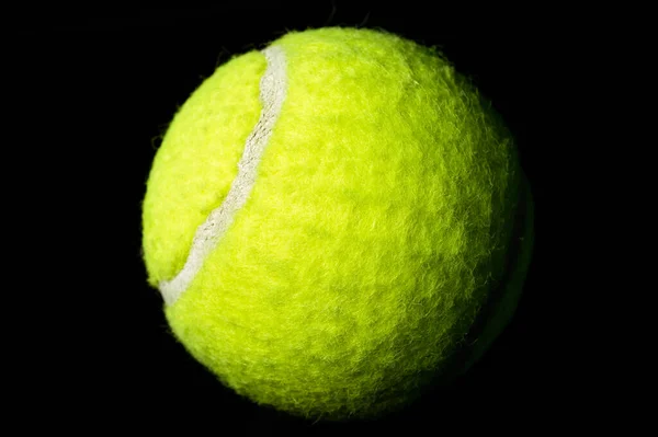 Balle Tennis Isolée Jaune Optique Sur Fond Noir — Photo