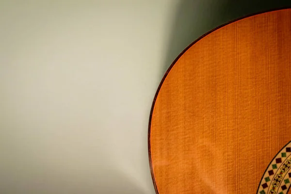 Klasik Gitar Gövdesinin Üstü