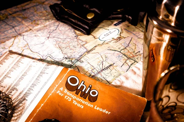Deri Eldiven ve Kokteyl Sarsıcı ile Ohio 'nun Klasik Haritası