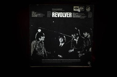 The Beatles Revolver 'ın eskimiş albümünün izole edilmiş yakın çekimi.