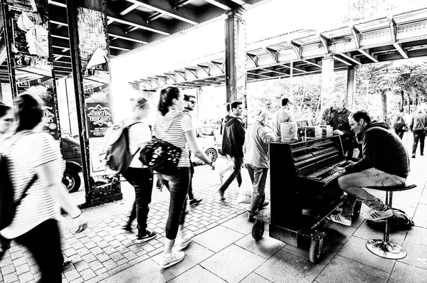 Piano de rua em hamburgo — Fotografia de Stock