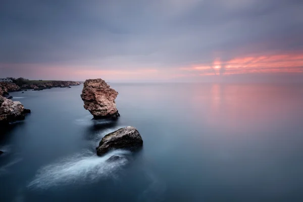 Alba sulle rocce di Tylenovo — Foto Stock