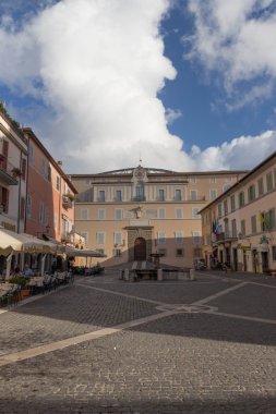 Castel Gandolfo Meydanı 1