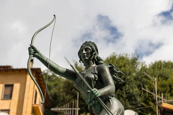 Cacciatore di dea Fontana di diana a Nemi 2 Immagine Stock