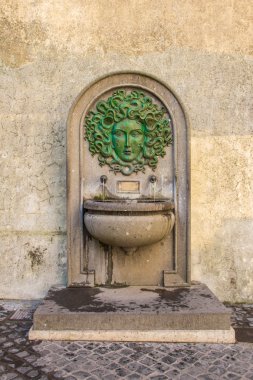 Nemi 1 Medusa Çeşmesi