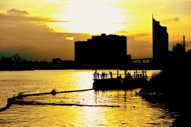 Chao Phraya Nehri'nin güneş görmek