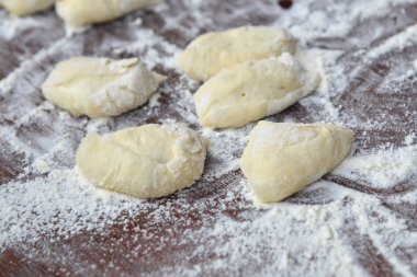 Kızarmış ekmek çubuğu veya patongko.