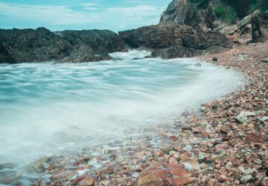 Hareket, dalgalar yıkama sırasında karaya bulanıklığı