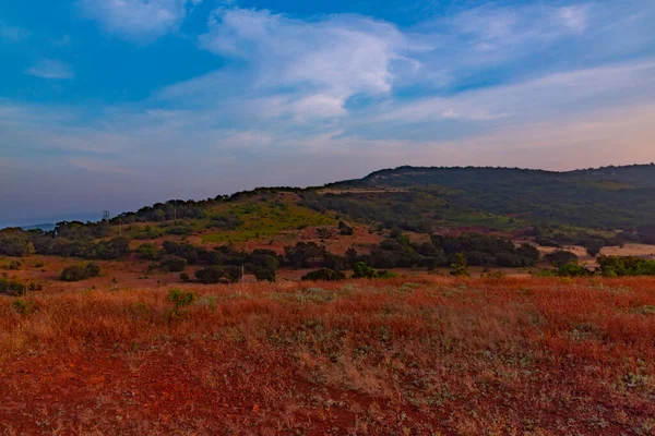 Vista Panoramica Sulle Montagne Cielo Azzurro Erba Estate — Foto Stock