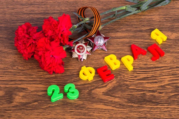 2 월 23 일 조국 수호자의 날 축 하! 주문 비, 꽃, 세인트 조지 리본 — 스톡 사진