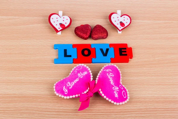 Yazıt sevgi ve altı farklı Kalpler