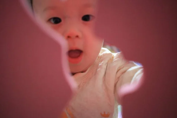 Kleine Baby Met Open Mond — Stockfoto