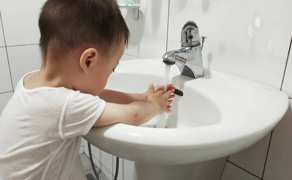 Waschen Sie Die Hände Von Kindern Eine Virusinvasion Verhindern Und — Stockfoto