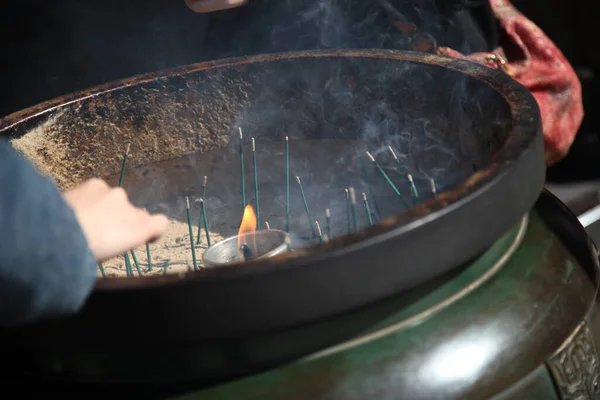 Kyoto, Japonya-12 Mart 2013: Higashiyama Kiyomizu-Hondo (Ana Salon) INCENSE