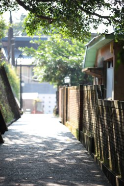 New Taipei City, Tayvan 24 Temmuz 2011 - Tayvan 'da New Taipei Şehir Altın Müzesi' nin Quanji Salonu 'nun dışındaki küçük sokak.