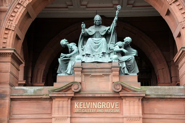 Svatý Mungo socha na muzeum a umělecká galerie Skotska — Stock fotografie