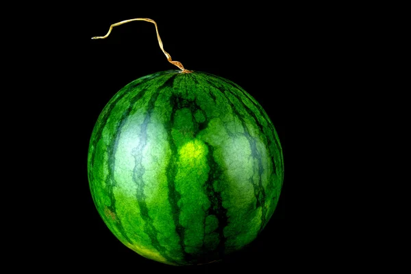 Wassermelone isoliert auf schwarzem Hintergrund — Stockfoto