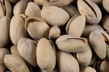 Pastane fıstığı yığınının yakın çekim görüntüsü.