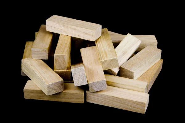 Blocos de madeira do jogo no fundo preto — Fotografia de Stock