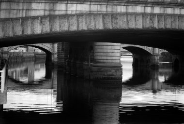 River Clyde Glasgow tek renkli