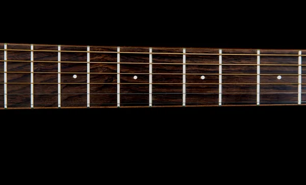 De hals van de gitaar met een zwarte achtergrond — Stockfoto