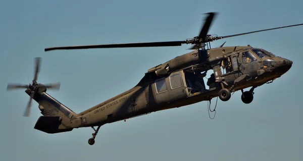 Atterraggio elicottero Black Hawk UH-60 — Foto Stock