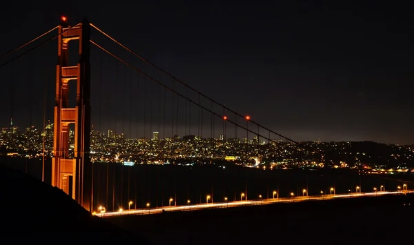 Golden Gate Bridge à noite — Fotografia de Stock