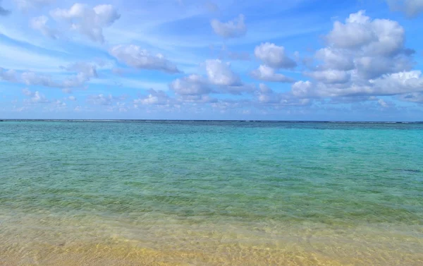 熱帯島のビーチと海 — ストック写真