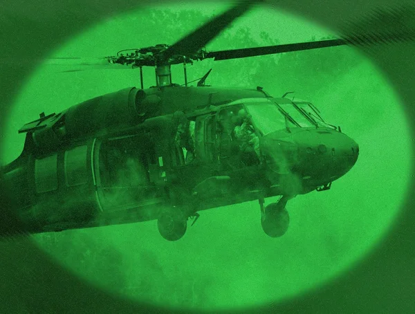UH-60 Black Hawk em Visão Noturna — Fotografia de Stock