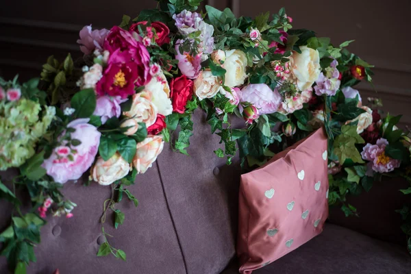 çiçekler bordo iç kanepe şömine