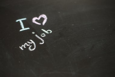 Metin tebeşir ile yazılı işimi seviyorum