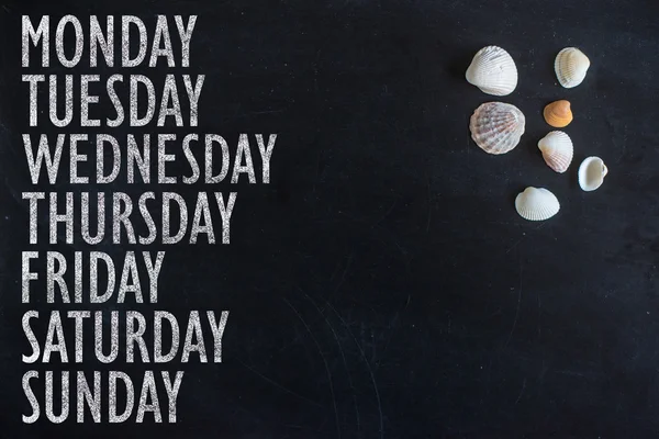 Γραπτό μήνυμα 7 ημέρα της εβδομάδας σε πίνακα κιμωλίας — Φωτογραφία Αρχείου