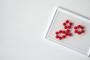 Çocuk gelişmekte olan oyun ve kelime üzerine gidin. Word izole o gitmek