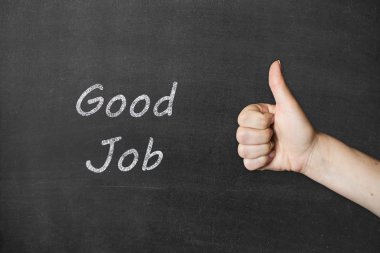 Hareketleri bir arka plan tahtaya eller.