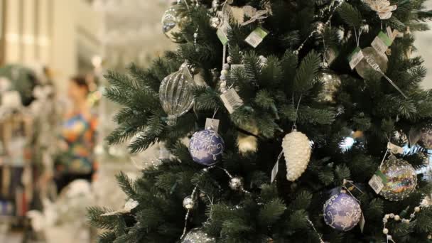 Árbol de Navidad, centro comercial, juguetes de Navidad — Vídeo de stock