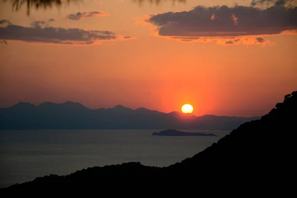 Puesta Del Sol Detrás Las Montañas — Foto de Stock