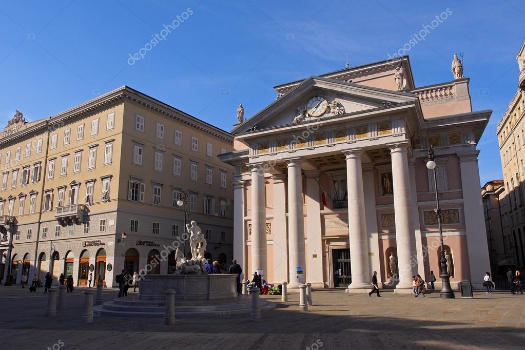 Trieste, Piazza della Borsa — Foto Editoriale Stock © EnkiPhoto 80468040