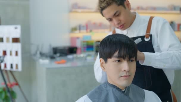 Professional Barber Asian Man Uses Scissors Combs Trim Hairs Customers — Stock Video