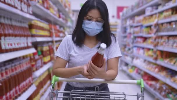 Mujer Asiática Compras Supermaket Ella Usa Mascarilla Médica Para Prevenir — Vídeo de stock