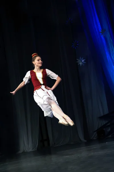 Girl in east suit and skullcap on her head dancing party from th — Stock Photo, Image