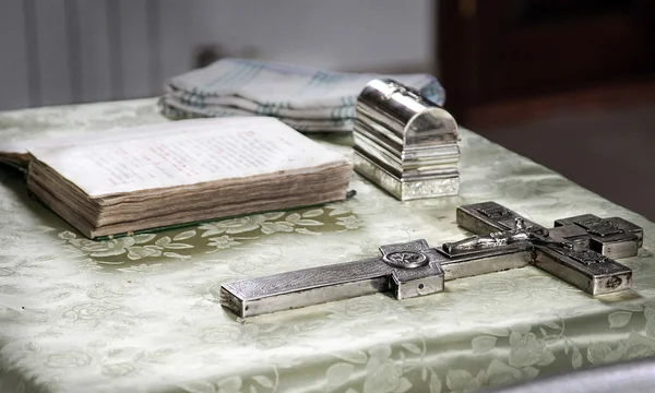 Bible et la croix — Photo