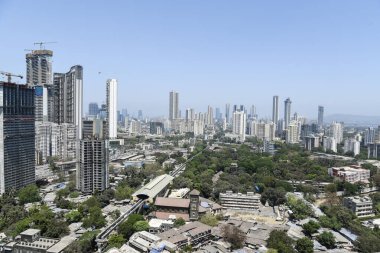 MUMBAI / INDIA - Mart 22, 2020: COVID-19 Coronavirus 'a karşı önleyici bir önlem olarak hükümet tarafından ülke çapında kilit altına alınan Mahalaxmi' de terk edilmiş Jacob Circle 'ın genel görünümü.