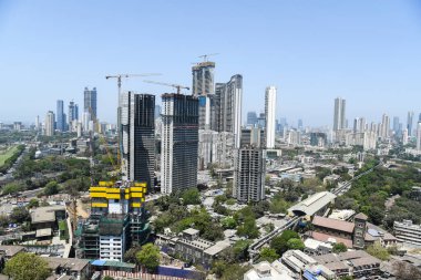 MUMBAI / INDIA - Mart 22, 2020: COVID-19 Coronavirus 'a karşı önleyici bir önlem olarak hükümet tarafından ülke çapında kilit altına alınan Mahalaxmi' de terk edilmiş Jacob Circle 'ın genel görünümü.