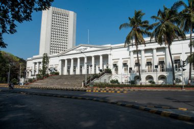 MUMBAI / INDIA - 28 Mart 2020: COVID-19 Coronavirus 'a karşı önleyici bir önlem olarak hükümet tarafından ülke çapında kilit altına alınan Mumbai Asya Topluluğu' nda terk edilmiş bir örgüte genel bakış.